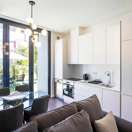 Superb 1br Flat W/ Garden, Ac & Free Parking By Lovelystay Porto