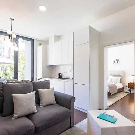 Apartment Superb 1br Flat W/ Garden, Ac & Free Parking By Lovelystay *