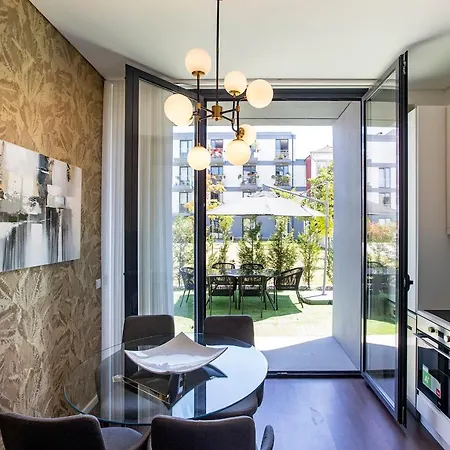 Superb 1br Flat W/ Garden, Ac & Free Parking By Lovelystay *