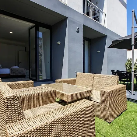 Superb 1br Flat W/ Garden, Ac & Free Parking By Lovelystay Apartment Porto