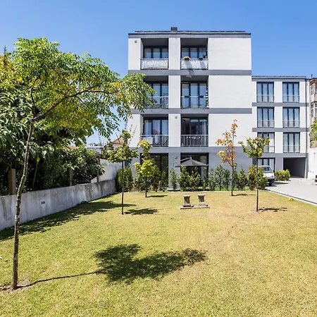 Superb 1br Flat W/ Garden, Ac & Free Parking By Lovelystay Porto