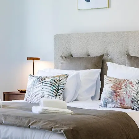 Superb 1br Flat W/ Garden, Ac & Free Parking By Lovelystay