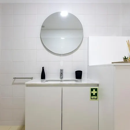 Superb 1br Flat W/ Garden, Ac & Free Parking By Lovelystay Apartment Porto