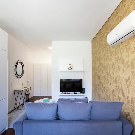 Superb 1br Flat W/ Garden, Ac & Free Parking By Lovelystay Porto